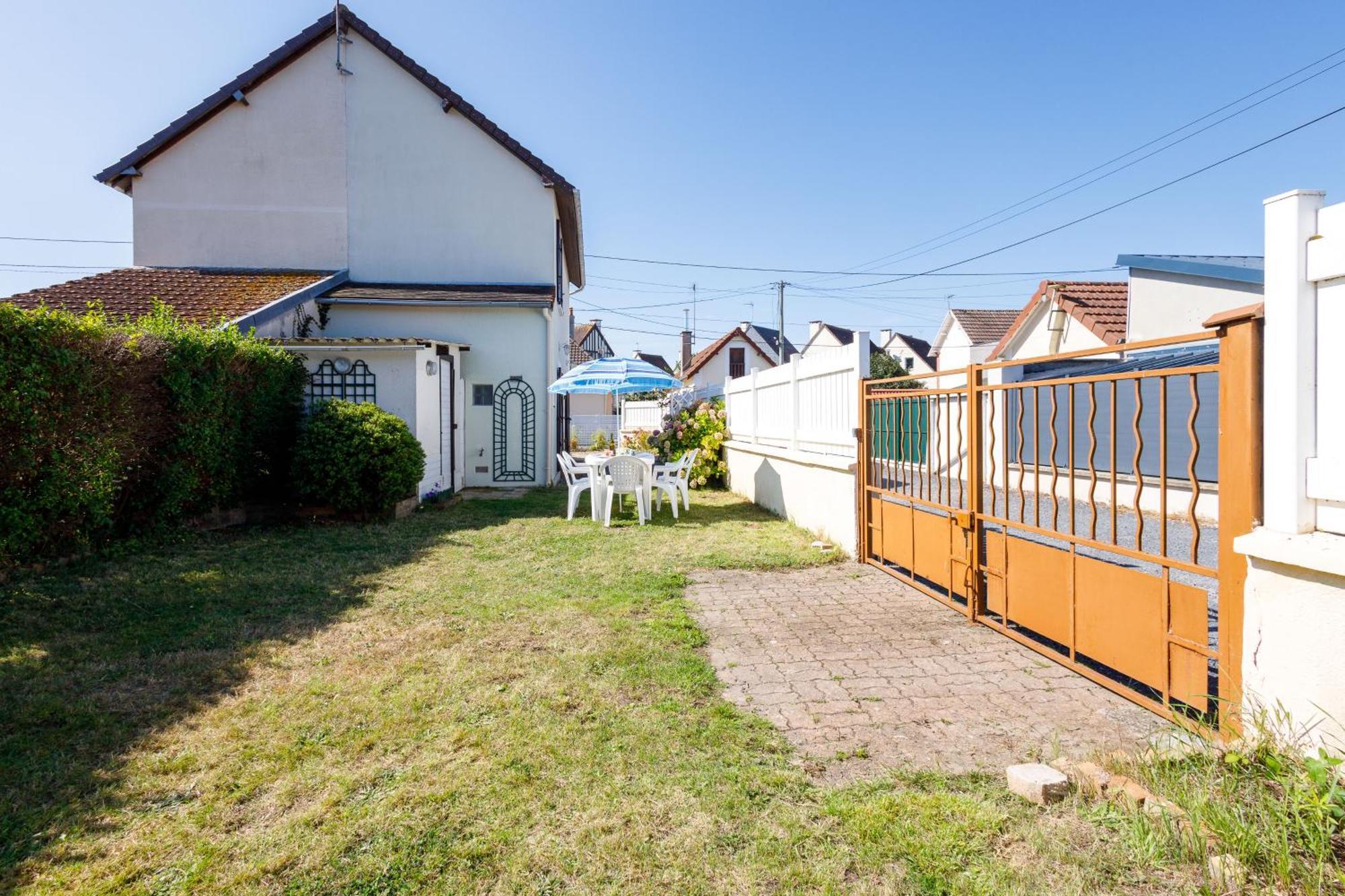 La Maison Cabourgeaise Proche Mer Exterior photo