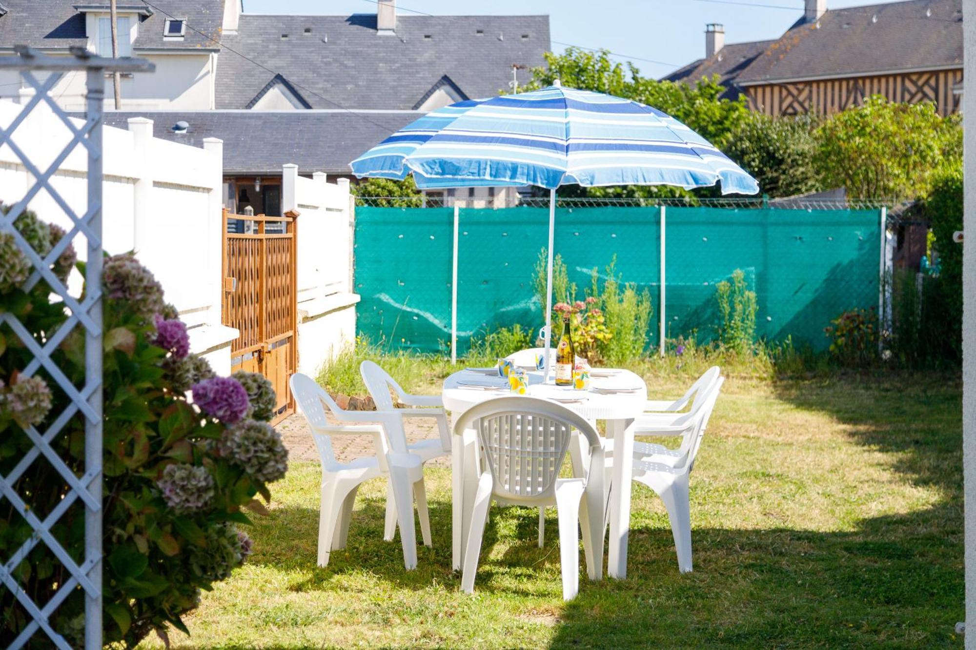 La Maison Cabourgeaise Proche Mer Exterior photo